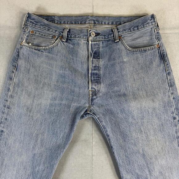Levis 501 Jeans Mens 36x32 Blue Medium Wash Straight Leg Original Denim - Picture 2 of 7